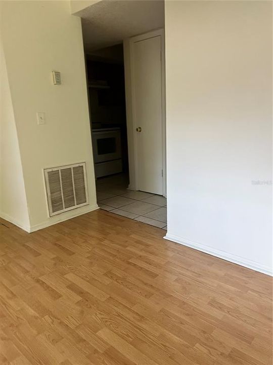 For Sale: $140,000 (2 beds, 2 baths, 912 Square Feet)