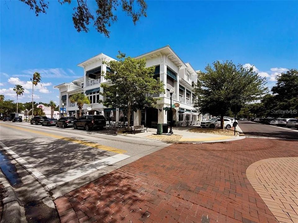 For Sale: $425,000 (3 beds, 2 baths, 1144 Square Feet)
