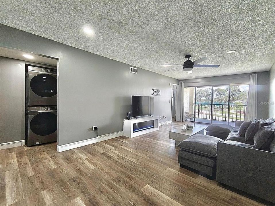 For Rent: $1,700 (2 beds, 2 baths, 914 Square Feet)