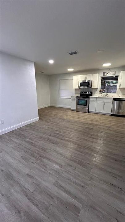 For Sale: $215,000 (3 beds, 1 baths, 1144 Square Feet)