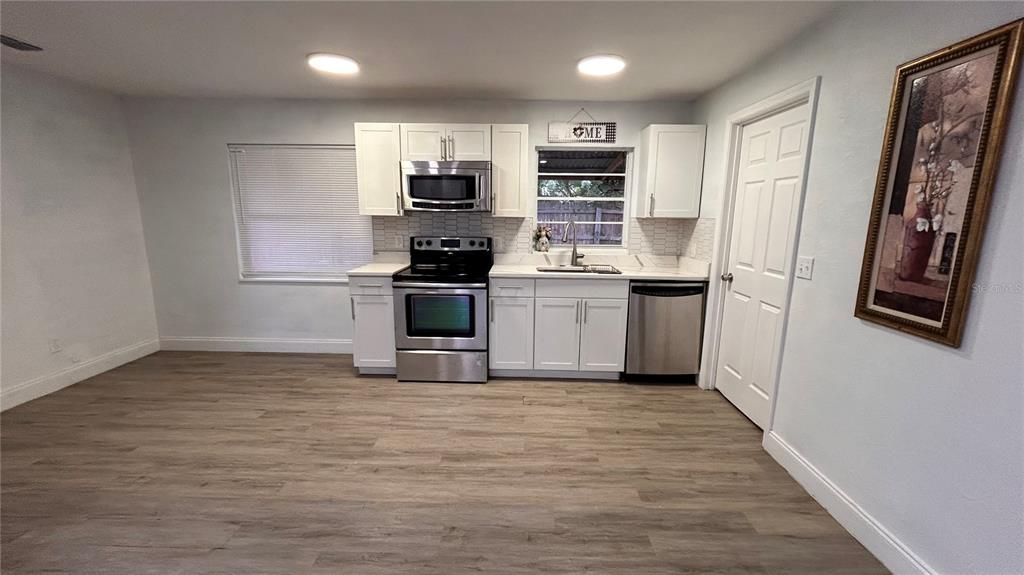 For Sale: $215,000 (3 beds, 1 baths, 1144 Square Feet)