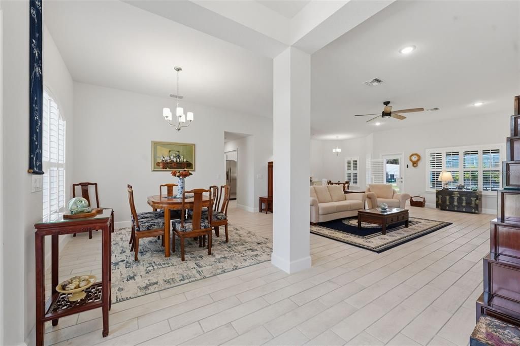 En Venta: $405,000 (4 camas, 3 baños, 2265 Pies cuadrados)