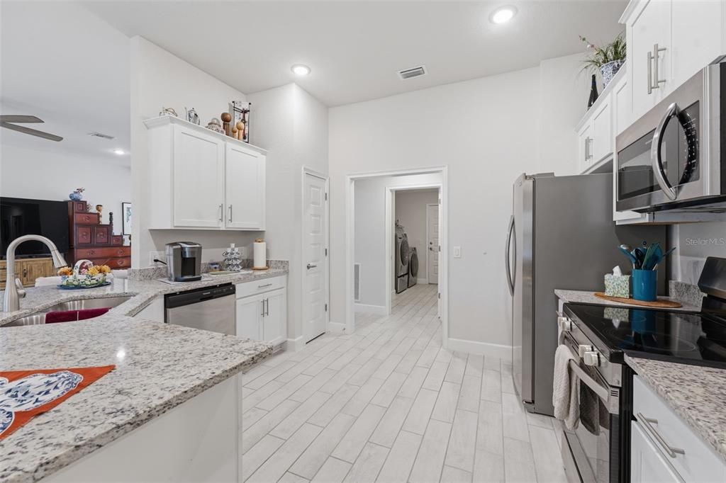 En Venta: $405,000 (4 camas, 3 baños, 2265 Pies cuadrados)