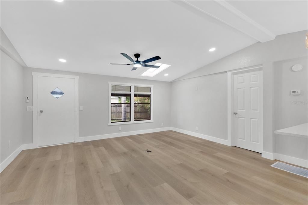 En Venta: $250,000 (3 camas, 2 baños, 920 Pies cuadrados)