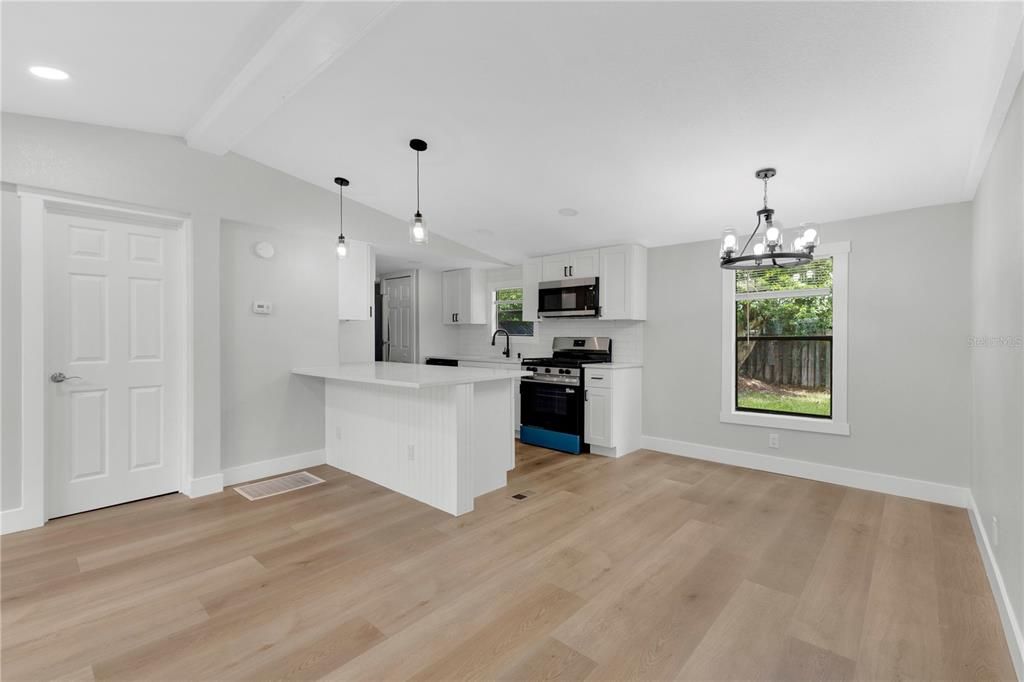En Venta: $250,000 (3 camas, 2 baños, 920 Pies cuadrados)