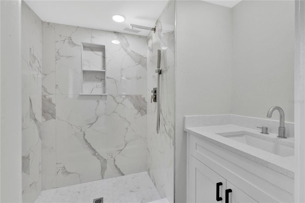 En Venta: $250,000 (3 camas, 2 baños, 920 Pies cuadrados)