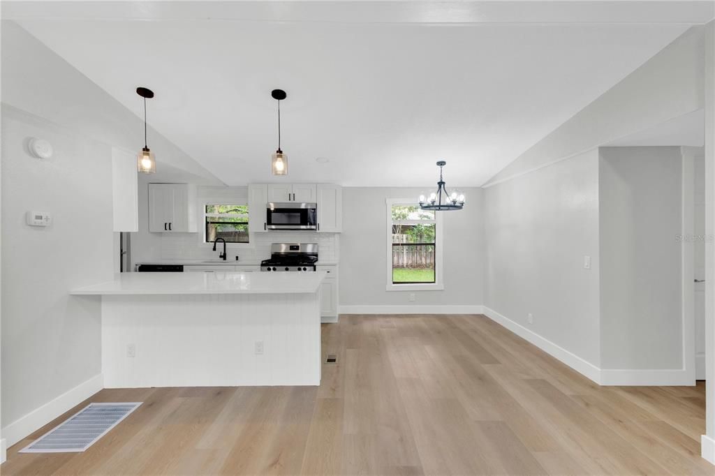 En Venta: $250,000 (3 camas, 2 baños, 920 Pies cuadrados)