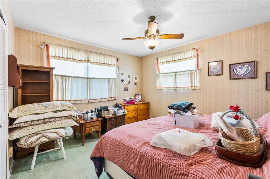 На продажу: $700,000 (4 спален, 2 ванн, 2121 Квадратных фут)