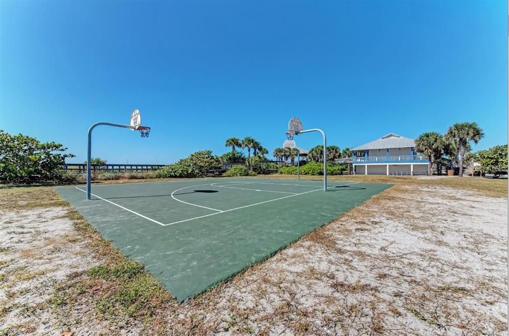 На продажу: $9,999 (0.23 acres)