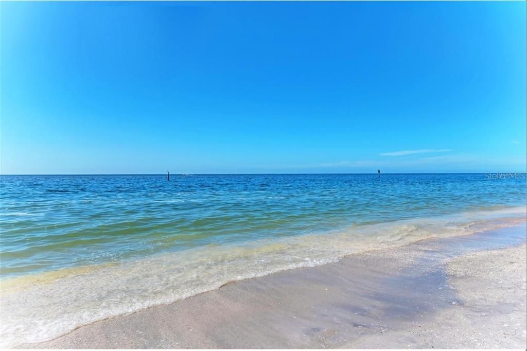 На продажу: $9,999 (0.23 acres)