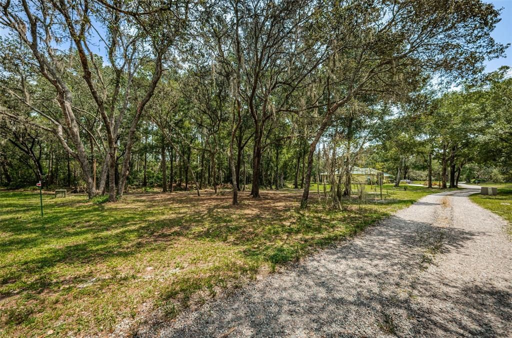 На продажу: $419,000 (4.95 acres)