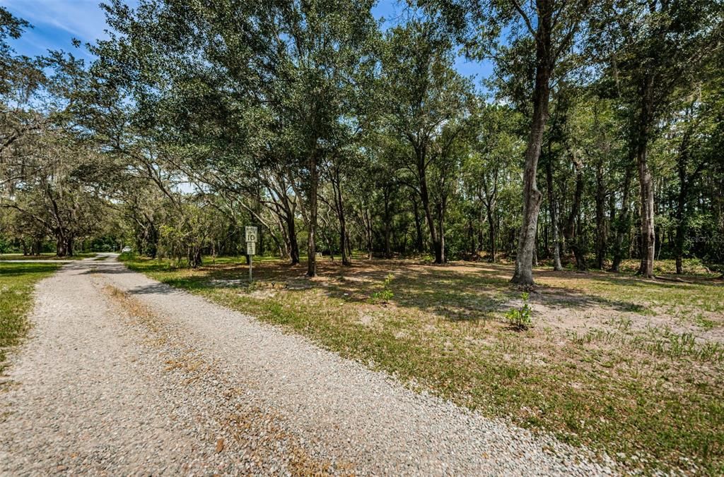 На продажу: $419,000 (4.95 acres)