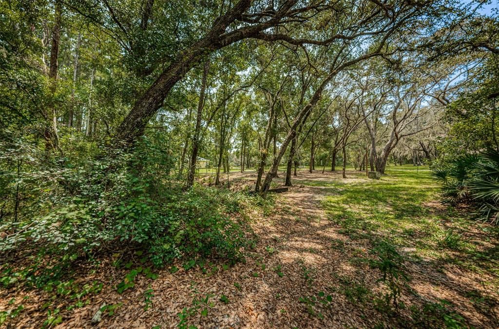 На продажу: $419,000 (4.95 acres)