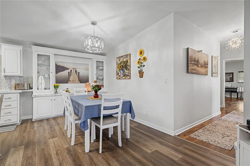 En Venta: $335,000 (3 camas, 2 baños, 2108 Pies cuadrados)