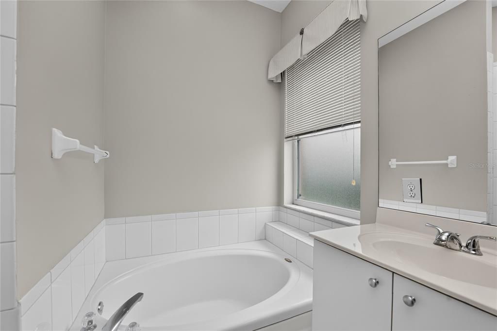 For Sale: $284,900 (2 beds, 2 baths, 1617 Square Feet)