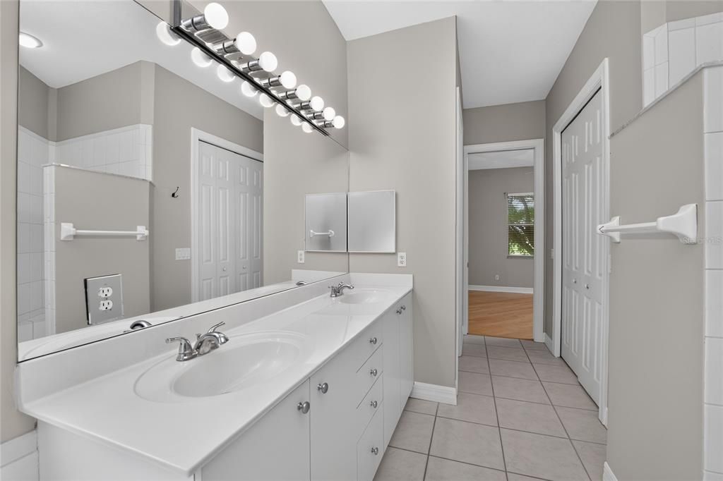 For Sale: $284,900 (2 beds, 2 baths, 1617 Square Feet)