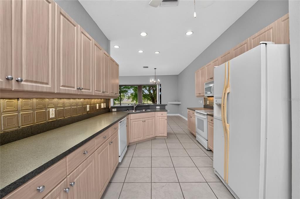 For Sale: $284,900 (2 beds, 2 baths, 1617 Square Feet)