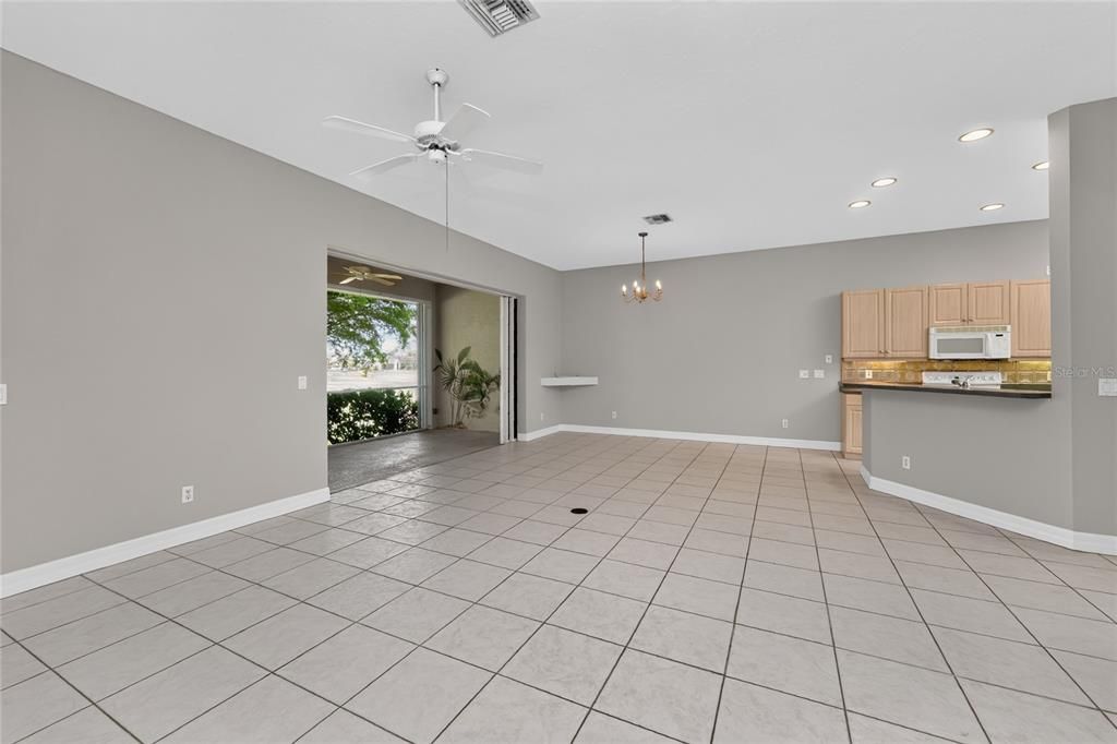 For Sale: $284,900 (2 beds, 2 baths, 1617 Square Feet)