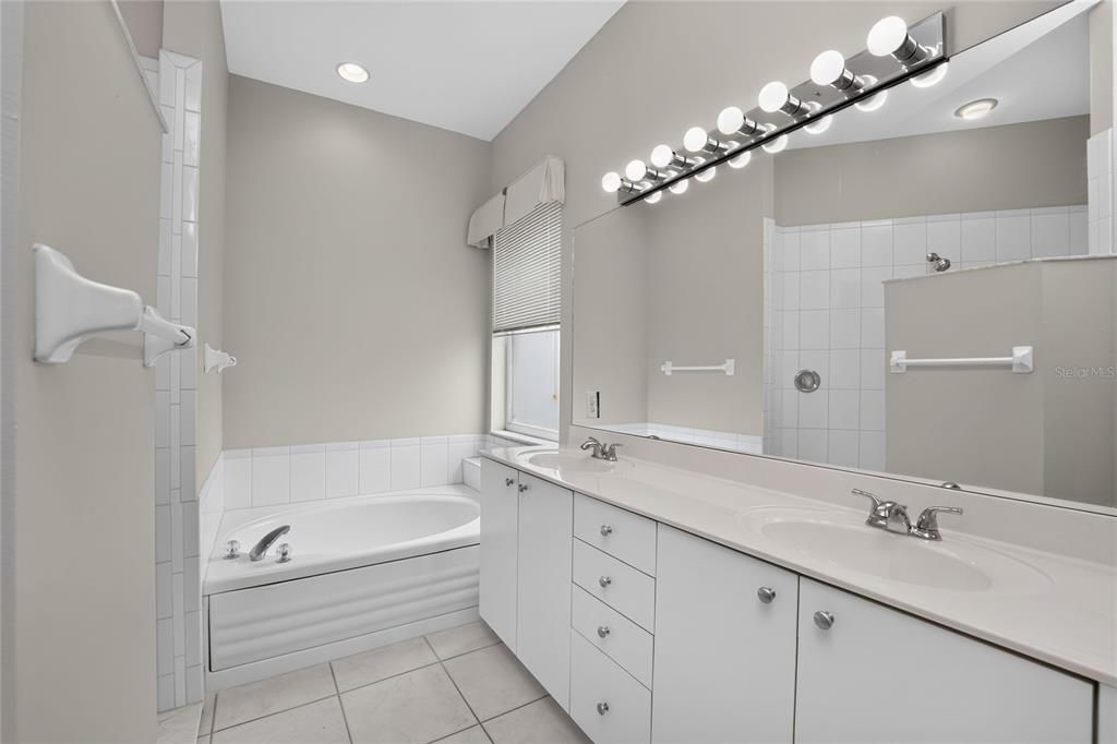 For Sale: $284,900 (2 beds, 2 baths, 1617 Square Feet)