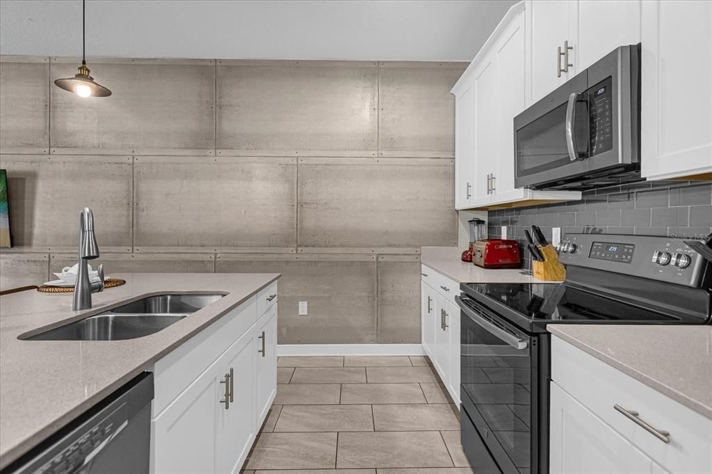 En Venta: $449,000 (4 camas, 3 baños, 1914 Pies cuadrados)