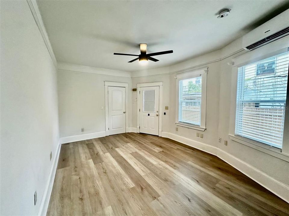 В аренду: $900 (0 спален, 1 ванн, 512 Квадратных фут)