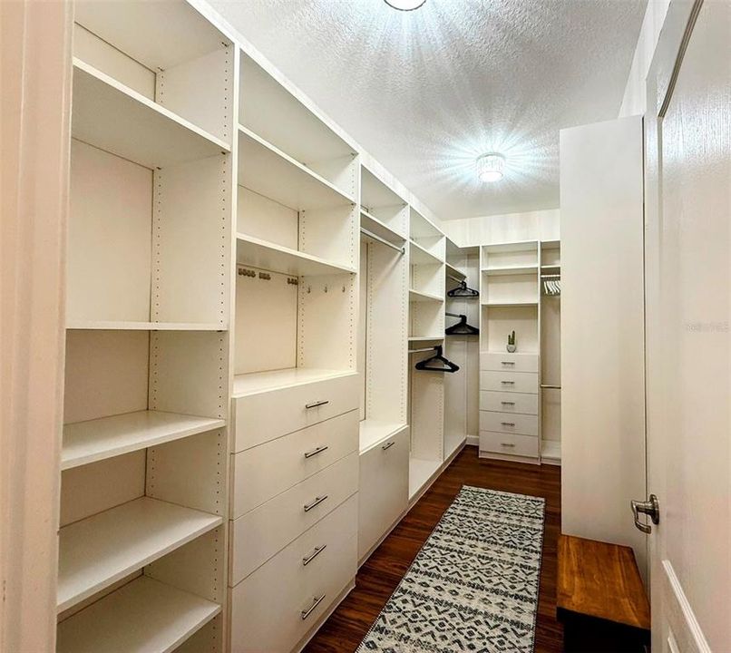Под контрактом: $469,999 (4 спален, 3 ванн, 2061 Квадратных фут)