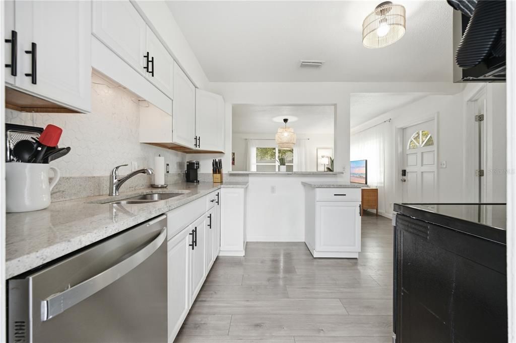 En Venta: $389,950 (3 camas, 2 baños, 896 Pies cuadrados)