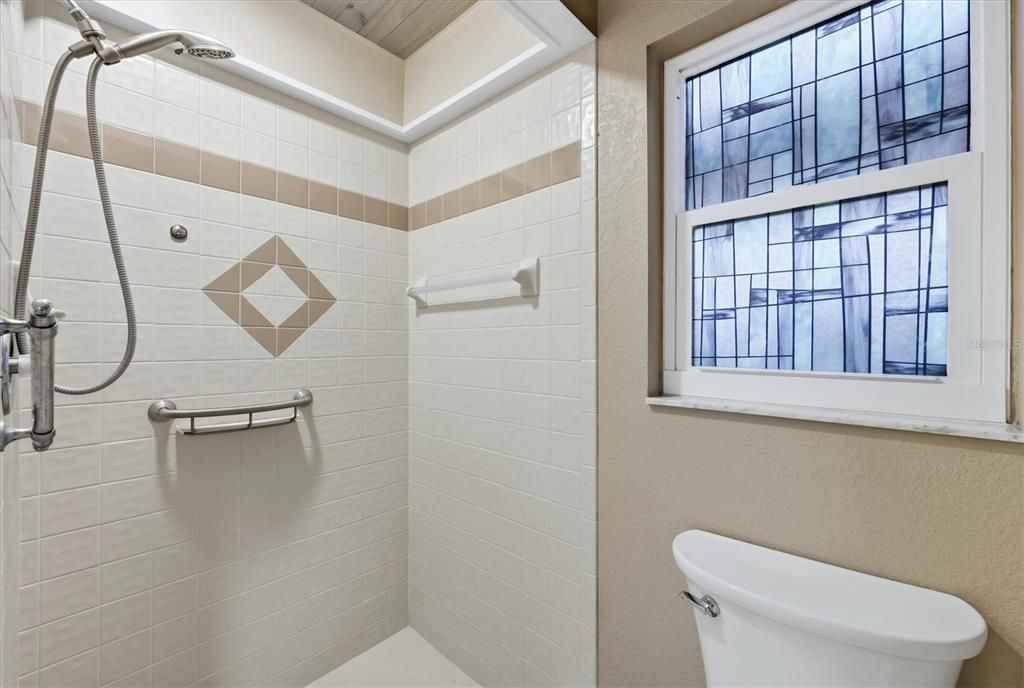 Activo con contrato: $335,000 (2 camas, 2 baños, 1507 Pies cuadrados)