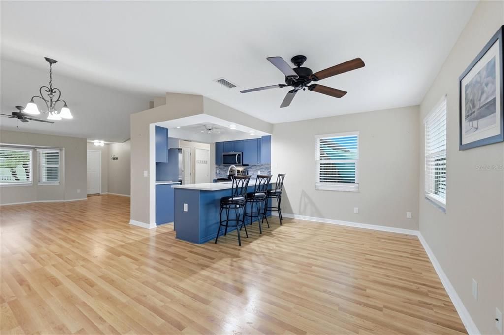 Activo con contrato: $335,000 (2 camas, 2 baños, 1507 Pies cuadrados)