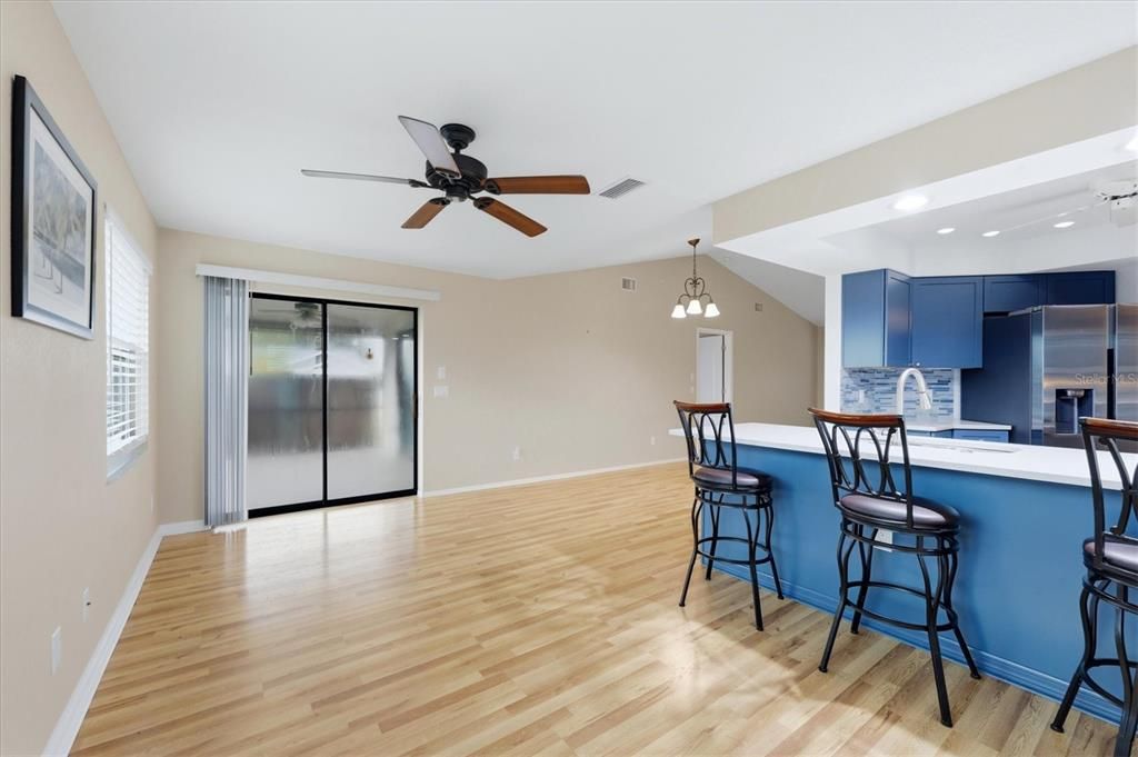 Activo con contrato: $335,000 (2 camas, 2 baños, 1507 Pies cuadrados)