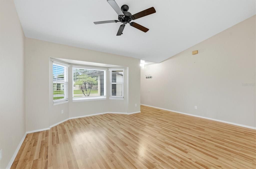Activo con contrato: $335,000 (2 camas, 2 baños, 1507 Pies cuadrados)