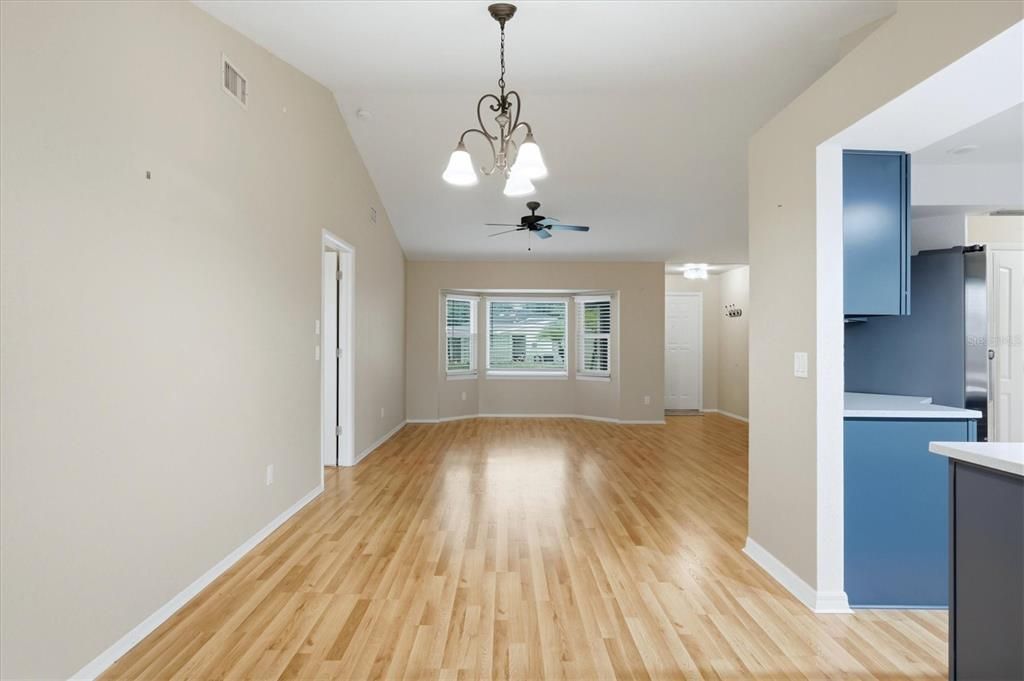 Activo con contrato: $335,000 (2 camas, 2 baños, 1507 Pies cuadrados)