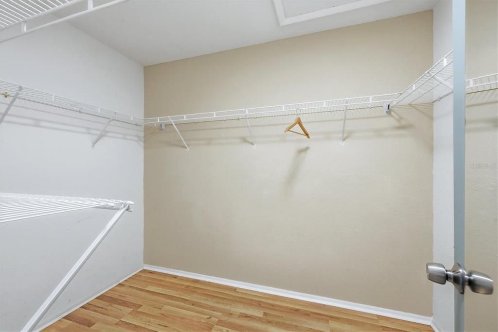 Activo con contrato: $335,000 (2 camas, 2 baños, 1507 Pies cuadrados)