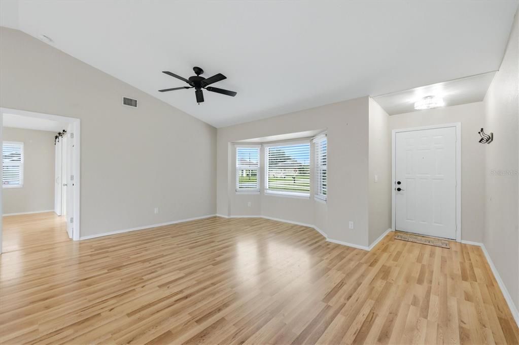 Activo con contrato: $335,000 (2 camas, 2 baños, 1507 Pies cuadrados)