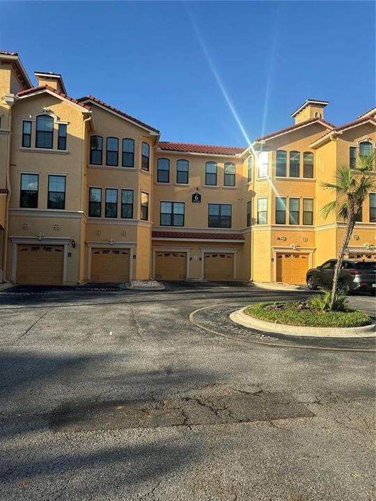 For Rent: $2,200 (2 beds, 2 baths, 1230 Square Feet)