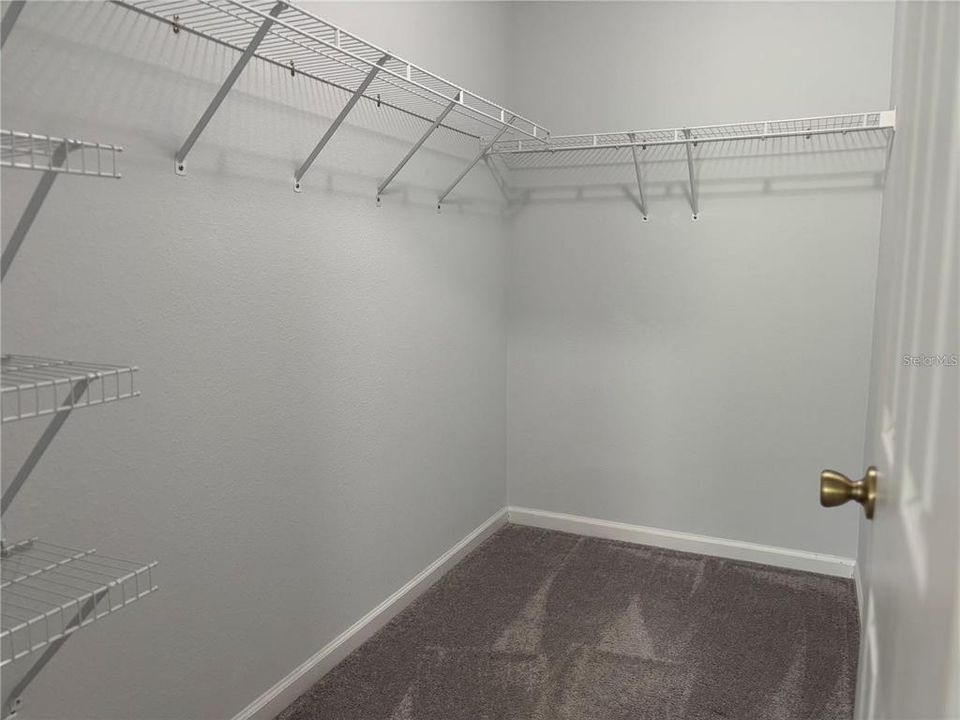 For Rent: $1,375 (1 beds, 1 baths, 883 Square Feet)