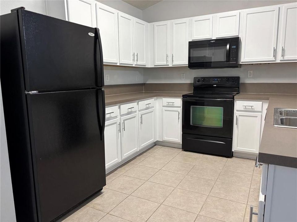 For Rent: $1,375 (1 beds, 1 baths, 883 Square Feet)