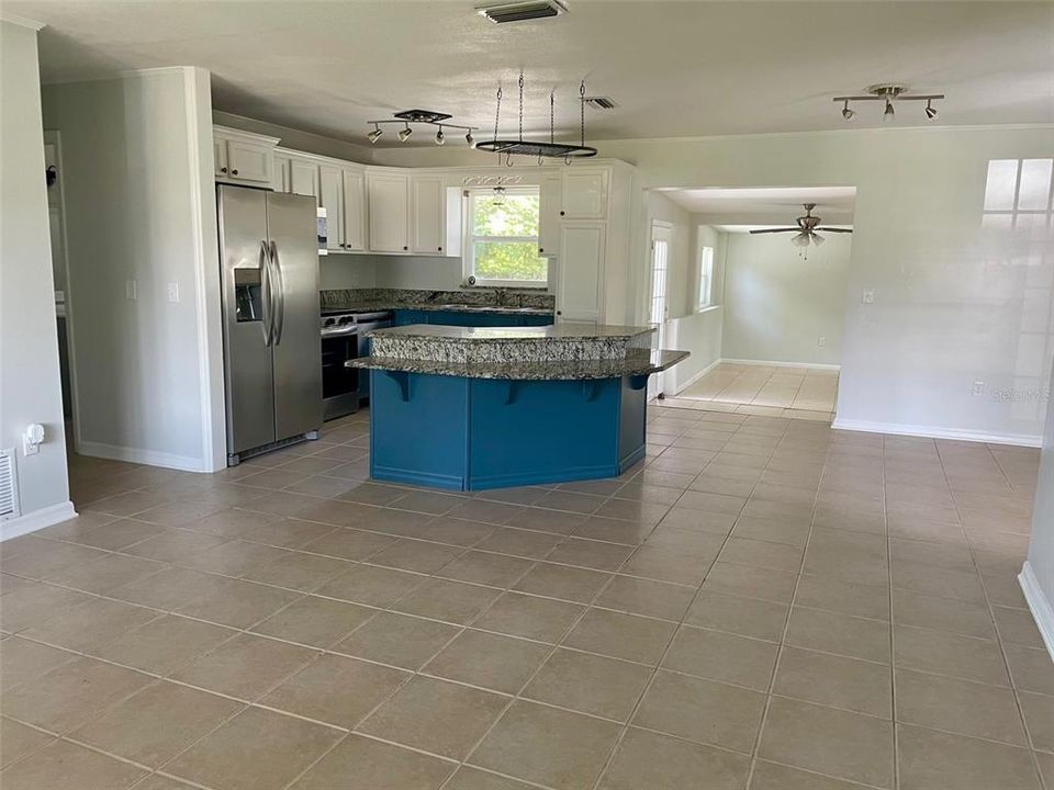 En Venta: $235,000 (3 camas, 2 baños, 1595 Pies cuadrados)