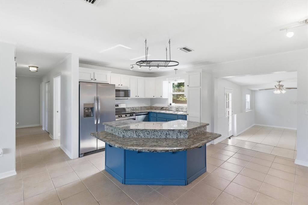 En Venta: $235,000 (3 camas, 2 baños, 1595 Pies cuadrados)