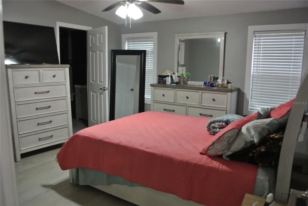 For Sale: $289,999 (3 beds, 2 baths, 1512 Square Feet)