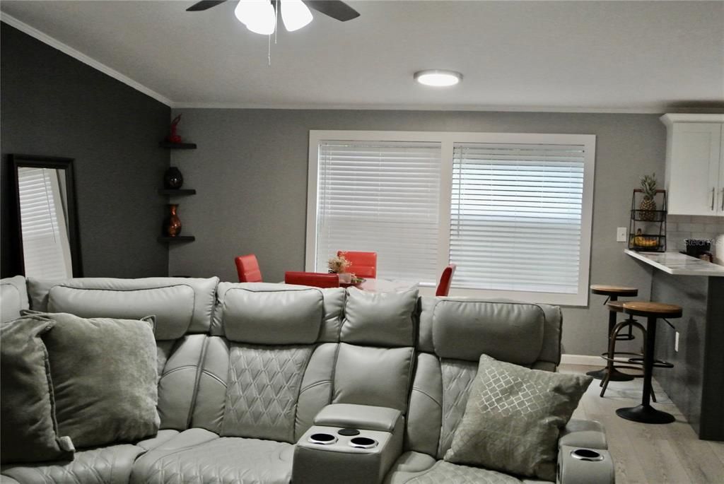 For Sale: $289,999 (3 beds, 2 baths, 1512 Square Feet)