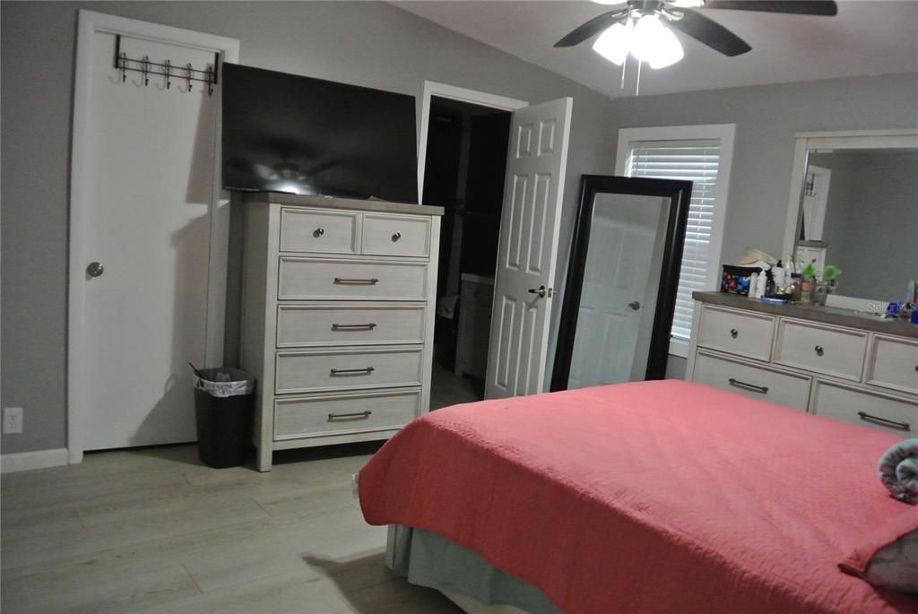 For Sale: $289,999 (3 beds, 2 baths, 1512 Square Feet)