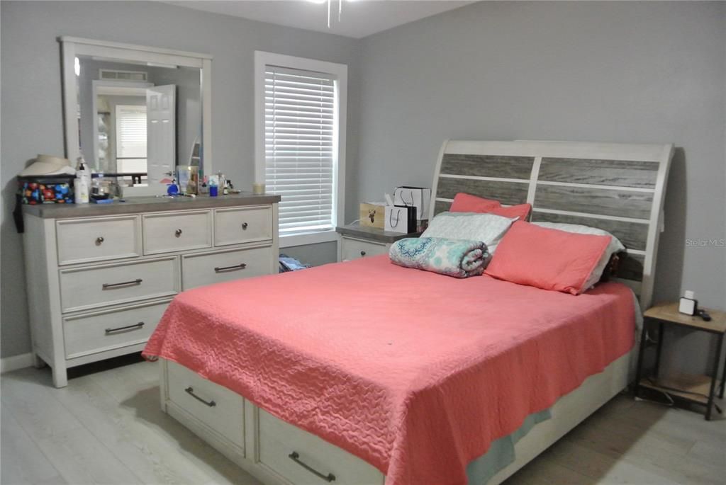 For Sale: $289,999 (3 beds, 2 baths, 1512 Square Feet)
