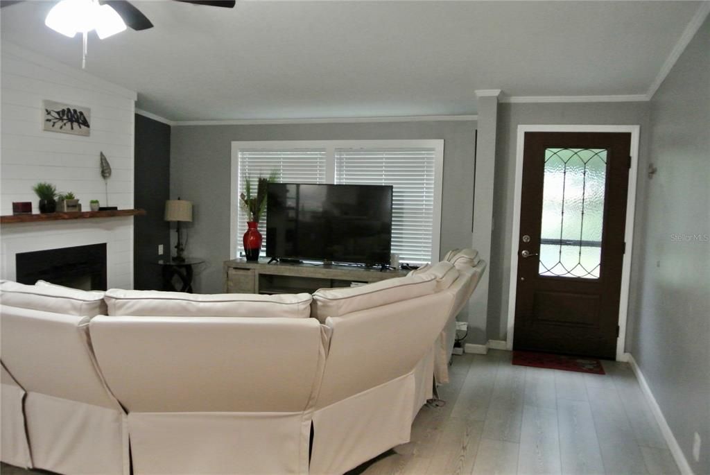 For Sale: $289,999 (3 beds, 2 baths, 1512 Square Feet)