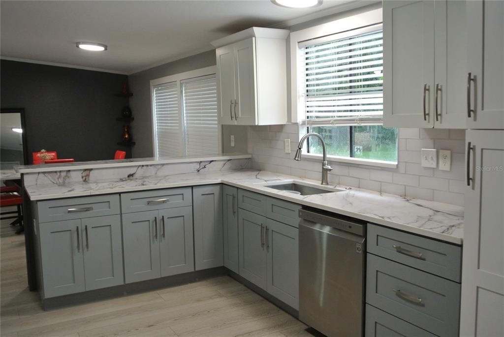 For Sale: $289,999 (3 beds, 2 baths, 1512 Square Feet)