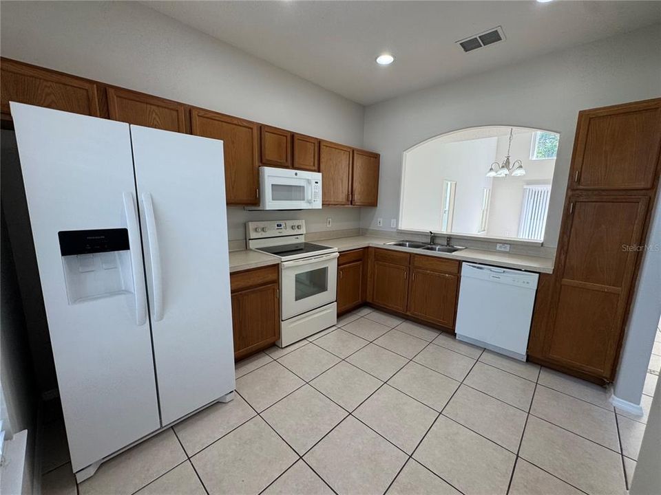 В аренду: $2,350 (4 спален, 2 ванн, 1614 Квадратных фут)