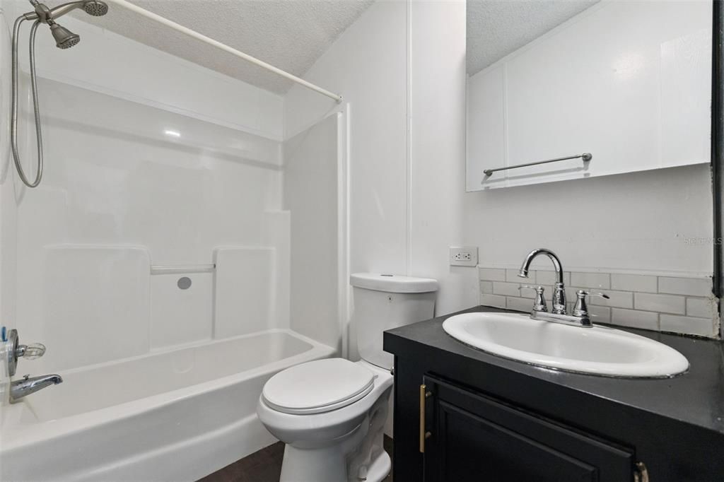 На продажу: $235,000 (3 спален, 2 ванн, 1728 Квадратных фут)