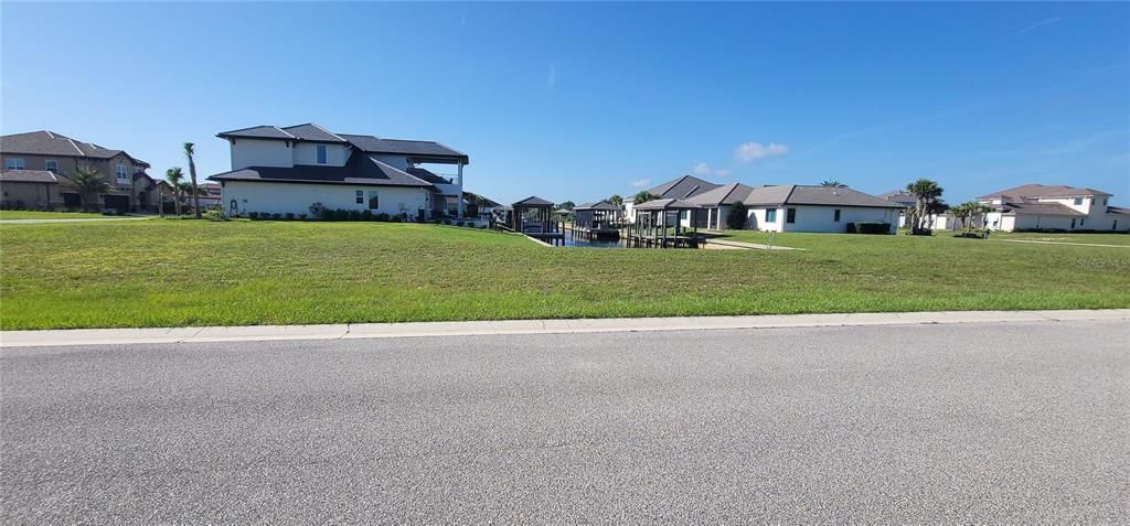 待售: $329,000 (0.26 acres)