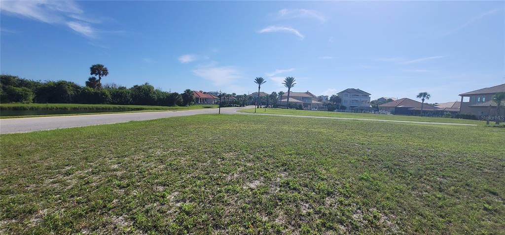 待售: $329,000 (0.26 acres)