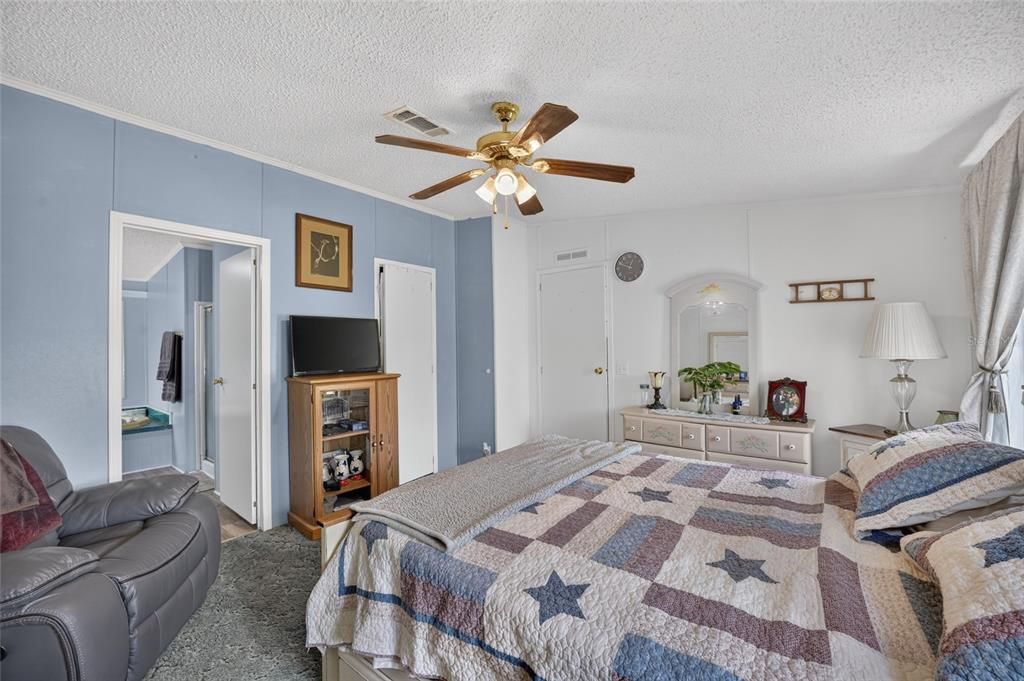 For Sale: $325,000 (3 beds, 2 baths, 1512 Square Feet)